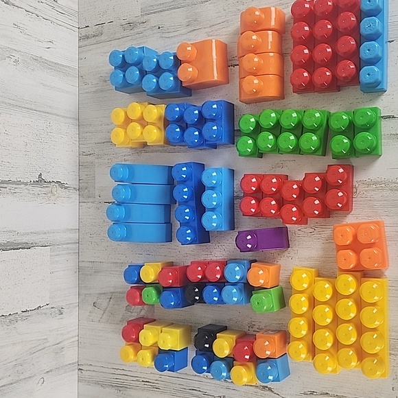 Mega Bloks Kids Works building blocks 68 pieces and carry zip bag - Picture 2 of 4